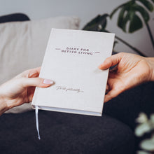 Naložite sliko v pregledovalnik galerije, Dnevnik s črnim napisom