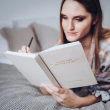 Naložite sliko v pregledovalnik galerije, Dnevnik z zlatim napisom