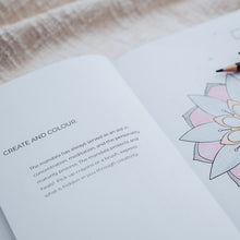 Naložite sliko v pregledovalnik galerije, Dnevnik s črnim napisom