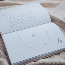 Naložite sliko v pregledovalnik galerije, Dnevnik z zlatim napisom