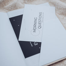 Naložite sliko v pregledovalnik galerije, Dnevnik s črnim napisom