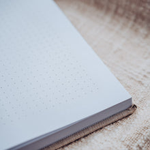 Naložite sliko v pregledovalnik galerije, Dnevnik z zlatim napisom